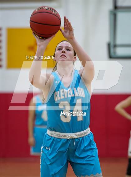 Thumbnail 2 in Cleveland vs. Albuquerque Academy (Joe Armijo Basketball Classic) photogallery.