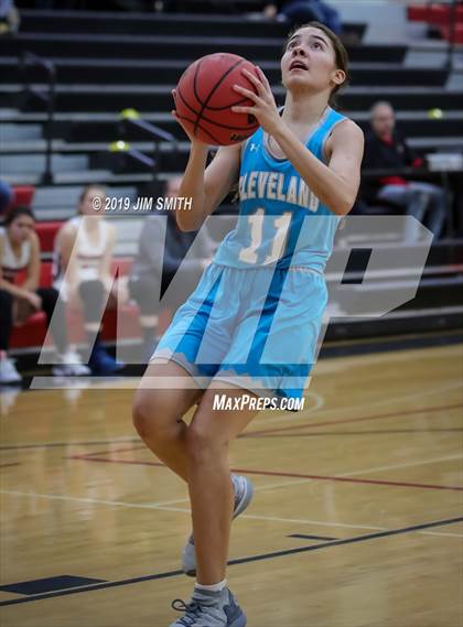 Thumbnail 2 in Cleveland vs. Albuquerque Academy (Joe Armijo Basketball Classic) photogallery.