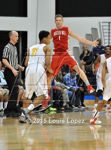 Thumbnail 2 in Fairfax vs. Mater Dei (CIF SoCal Regional Open Division Final) photogallery.