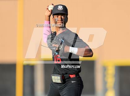 Thumbnail 2 in Oak Hills vs Maranatha photogallery.