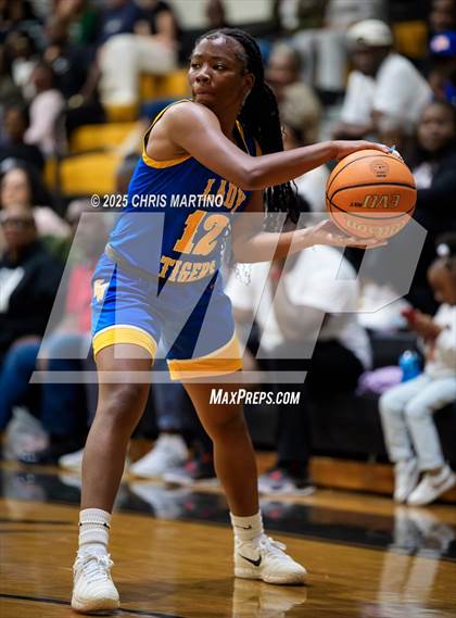 Thumbnail 2 in Thomson vs. Washington-Wilkes (GIRLS ONLY! Tip Off) photogallery.