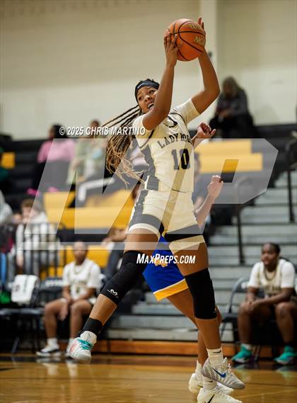 Thumbnail 2 in Thomson vs. Washington-Wilkes (GIRLS ONLY! Tip Off) photogallery.
