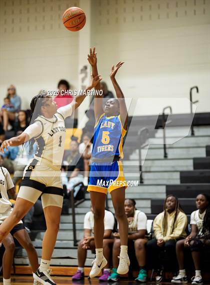 Thumbnail 2 in Thomson vs. Washington-Wilkes (GIRLS ONLY! Tip Off) photogallery.