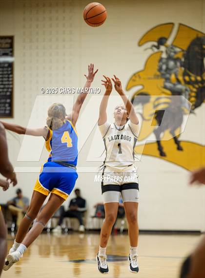 Thumbnail 2 in Thomson vs. Washington-Wilkes (GIRLS ONLY! Tip Off) photogallery.