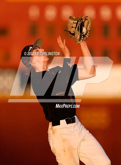 Thumbnail 2 in Kell @ Lassiter photogallery.