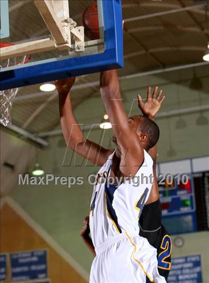 Thumbnail 2 in Campbell Hall vs. Newark Memorial (California Classic) photogallery.