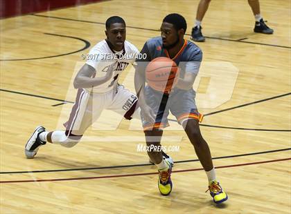 Thumbnail 1 in Landry-Walker vs Chalmette (Allstate Sugar Bowl Classic) photogallery.