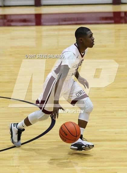 Thumbnail 3 in Landry-Walker vs Chalmette (Allstate Sugar Bowl Classic) photogallery.