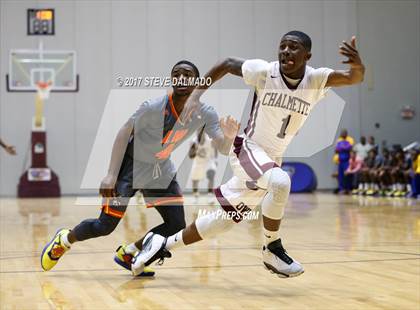 Thumbnail 2 in Landry-Walker vs Chalmette (Allstate Sugar Bowl Classic) photogallery.