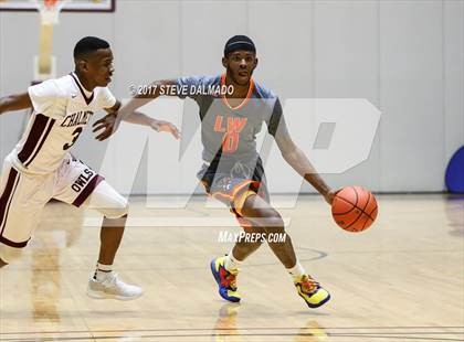 Thumbnail 3 in Landry-Walker vs Chalmette (Allstate Sugar Bowl Classic) photogallery.