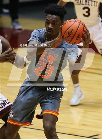 Thumbnail 3 in Landry-Walker vs Chalmette (Allstate Sugar Bowl Classic) photogallery.