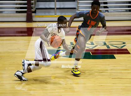 Thumbnail 2 in Landry-Walker vs Chalmette (Allstate Sugar Bowl Classic) photogallery.