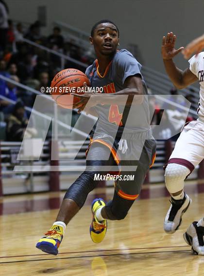 Thumbnail 1 in Landry-Walker vs Chalmette (Allstate Sugar Bowl Classic) photogallery.