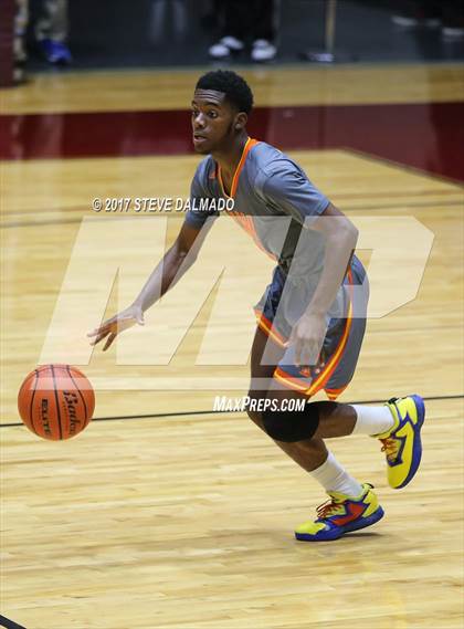 Thumbnail 1 in Landry-Walker vs Chalmette (Allstate Sugar Bowl Classic) photogallery.