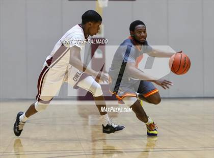Thumbnail 1 in Landry-Walker vs Chalmette (Allstate Sugar Bowl Classic) photogallery.