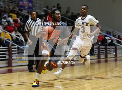 Thumbnail 1 in Landry-Walker vs Chalmette (Allstate Sugar Bowl Classic) photogallery.