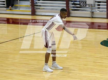 Thumbnail 2 in Landry-Walker vs Chalmette (Allstate Sugar Bowl Classic) photogallery.