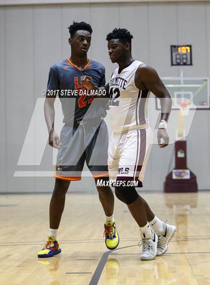 Thumbnail 3 in Landry-Walker vs Chalmette (Allstate Sugar Bowl Classic) photogallery.