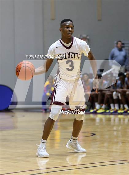 Thumbnail 2 in Landry-Walker vs Chalmette (Allstate Sugar Bowl Classic) photogallery.