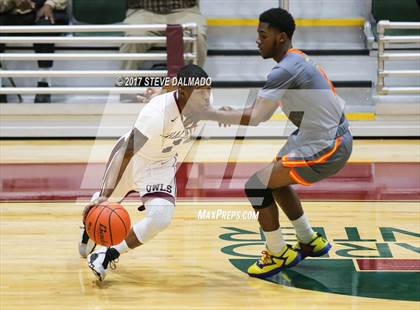 Thumbnail 3 in Landry-Walker vs Chalmette (Allstate Sugar Bowl Classic) photogallery.