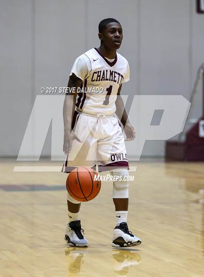 Thumbnail 2 in Landry-Walker vs Chalmette (Allstate Sugar Bowl Classic) photogallery.