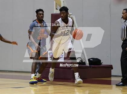 Thumbnail 2 in Landry-Walker vs Chalmette (Allstate Sugar Bowl Classic) photogallery.