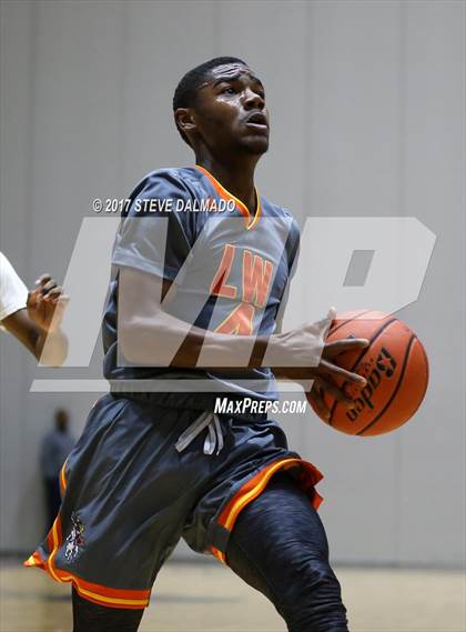 Thumbnail 1 in Landry-Walker vs Chalmette (Allstate Sugar Bowl Classic) photogallery.