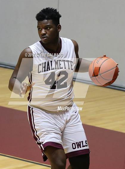 Thumbnail 1 in Landry-Walker vs Chalmette (Allstate Sugar Bowl Classic) photogallery.