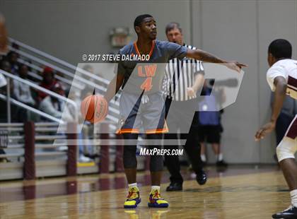 Thumbnail 3 in Landry-Walker vs Chalmette (Allstate Sugar Bowl Classic) photogallery.