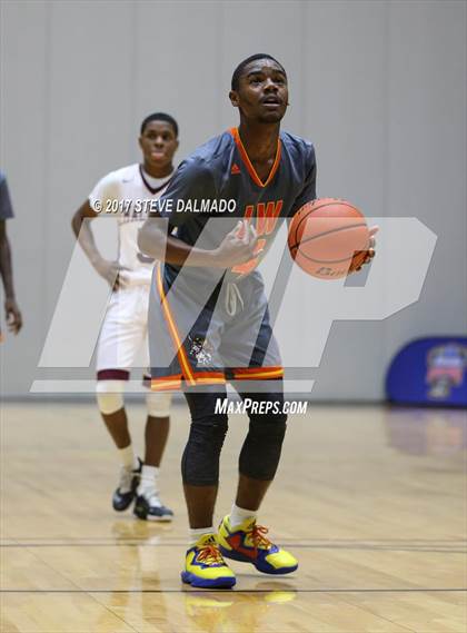 Thumbnail 1 in Landry-Walker vs Chalmette (Allstate Sugar Bowl Classic) photogallery.