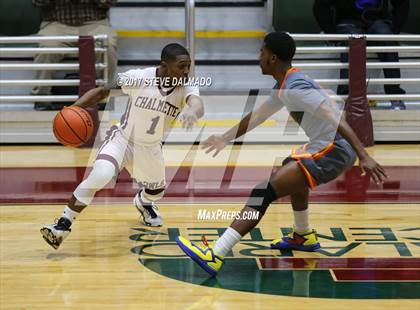 Thumbnail 2 in Landry-Walker vs Chalmette (Allstate Sugar Bowl Classic) photogallery.