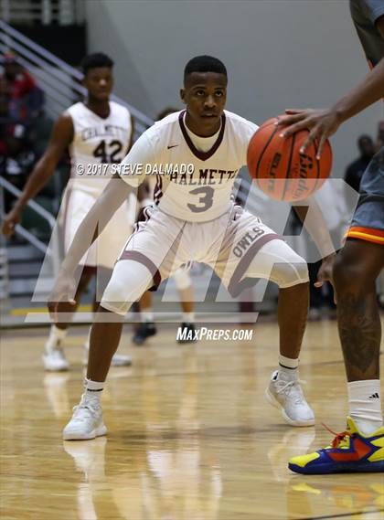 Thumbnail 3 in Landry-Walker vs Chalmette (Allstate Sugar Bowl Classic) photogallery.