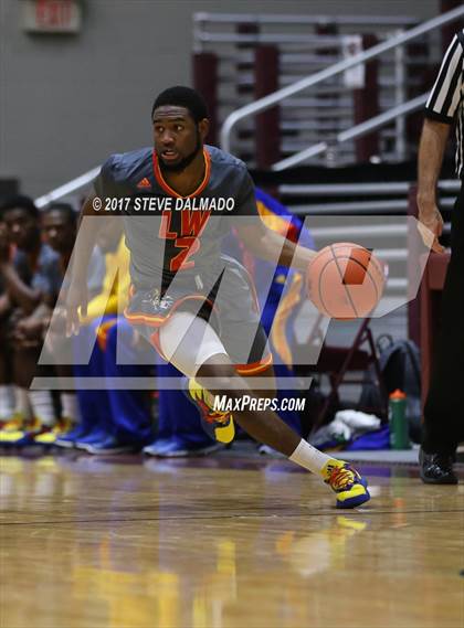 Thumbnail 1 in Landry-Walker vs Chalmette (Allstate Sugar Bowl Classic) photogallery.