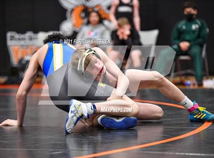 Thumbnail 3 in Klein vs Prosper photogallery.