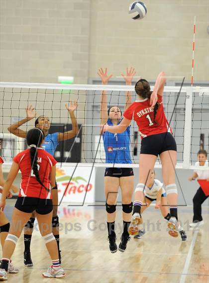 Thumbnail 3 in Marymount vs. Redondo Union (CIF SS D1AA Final) photogallery.