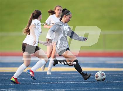 Thumbnail 1 in Utica Eisenhower vs. Adams (MHSAA District Final) photogallery.