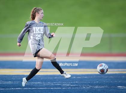 Thumbnail 2 in Utica Eisenhower vs. Adams (MHSAA District Final) photogallery.