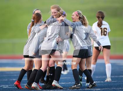 Thumbnail 2 in Utica Eisenhower vs. Adams (MHSAA District Final) photogallery.