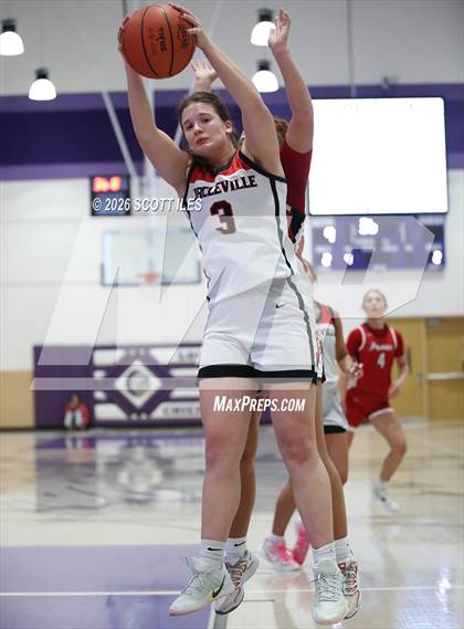 Thumbnail 3 in Logan Elm vs. Circleville (OHSAA D4 District Final) photogallery.
