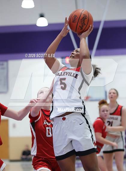 Thumbnail 1 in Logan Elm vs. Circleville (OHSAA D4 District Final) photogallery.