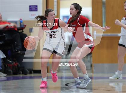 Thumbnail 3 in Logan Elm vs. Circleville (OHSAA D4 District Final) photogallery.