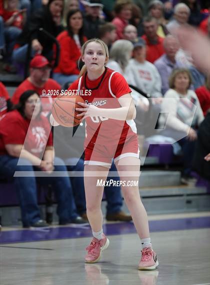 Thumbnail 1 in Logan Elm vs. Circleville (OHSAA D4 District Final) photogallery.