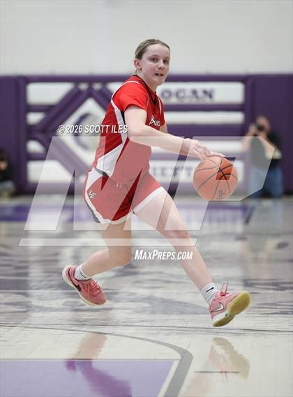 Thumbnail 2 in Logan Elm vs. Circleville (OHSAA D4 District Final) photogallery.