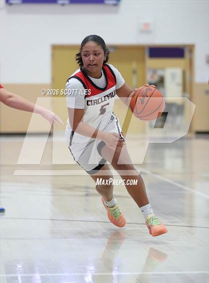 Thumbnail 2 in Logan Elm vs. Circleville (OHSAA D4 District Final) photogallery.