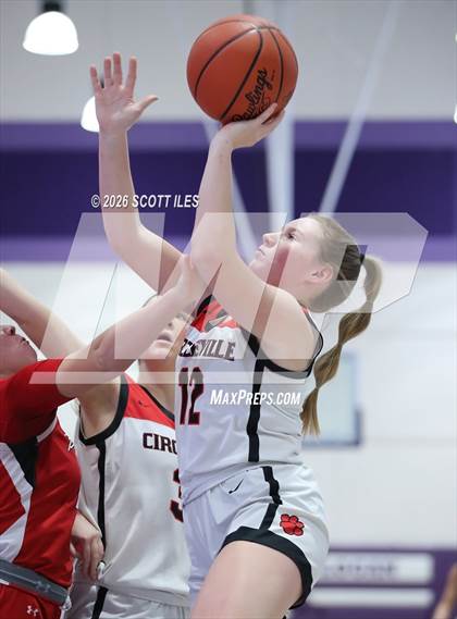 Thumbnail 1 in Logan Elm vs. Circleville (OHSAA D4 District Final) photogallery.