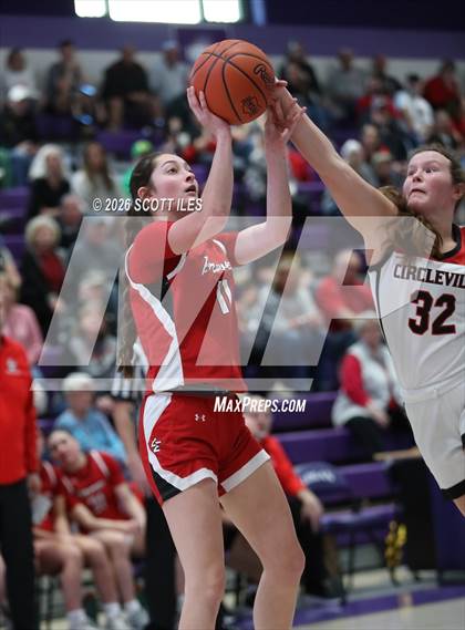 Thumbnail 2 in Logan Elm vs. Circleville (OHSAA D4 District Final) photogallery.