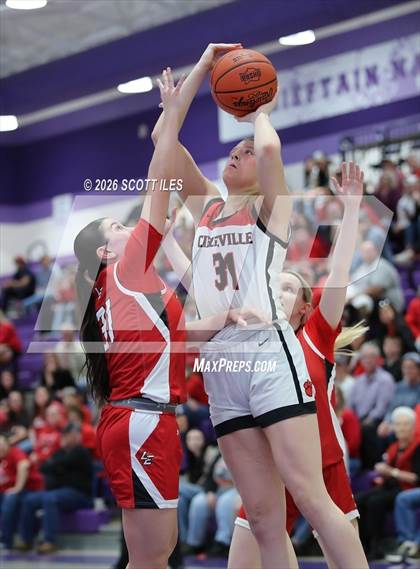 Thumbnail 3 in Logan Elm vs. Circleville (OHSAA D4 District Final) photogallery.