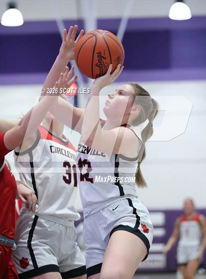 Thumbnail 3 in Logan Elm vs. Circleville (OHSAA D4 District Final) photogallery.