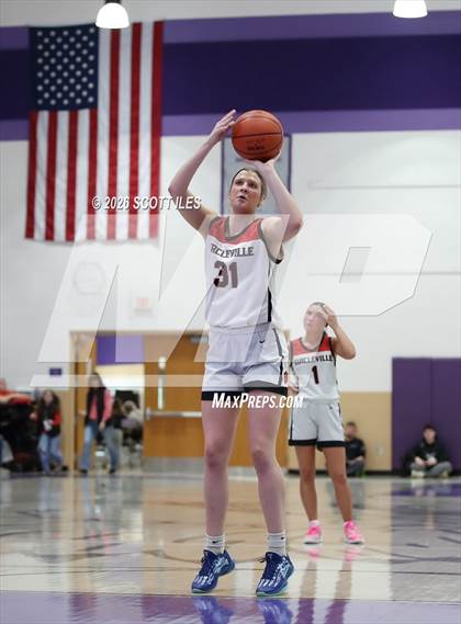 Thumbnail 3 in Logan Elm vs. Circleville (OHSAA D4 District Final) photogallery.