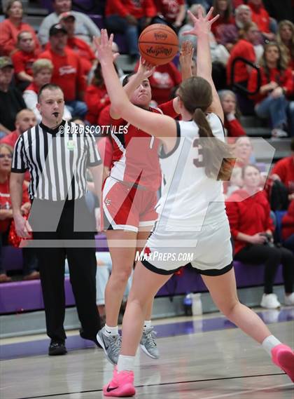 Thumbnail 1 in Logan Elm vs. Circleville (OHSAA D4 District Final) photogallery.